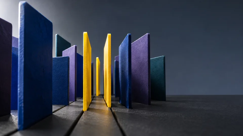 Yellow panels form a bright route between taller blue and violet panels.